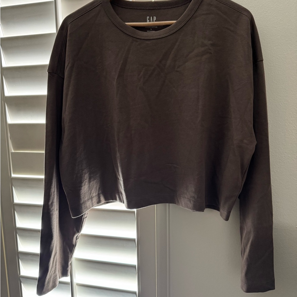 GAP women’s taupe tee (never worn)